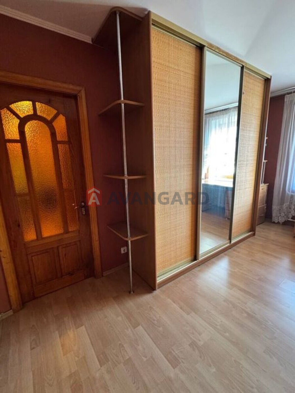 3 ��. ��������, 72/-/8 ��. �., 7/10 ������ ���� 15