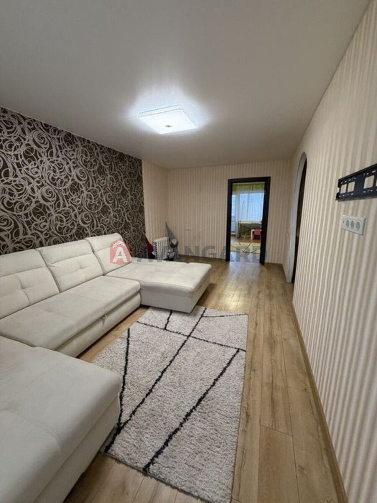 3 ����. ��������, 70/-/12 ��. �., 9/9 ���� ���� 1