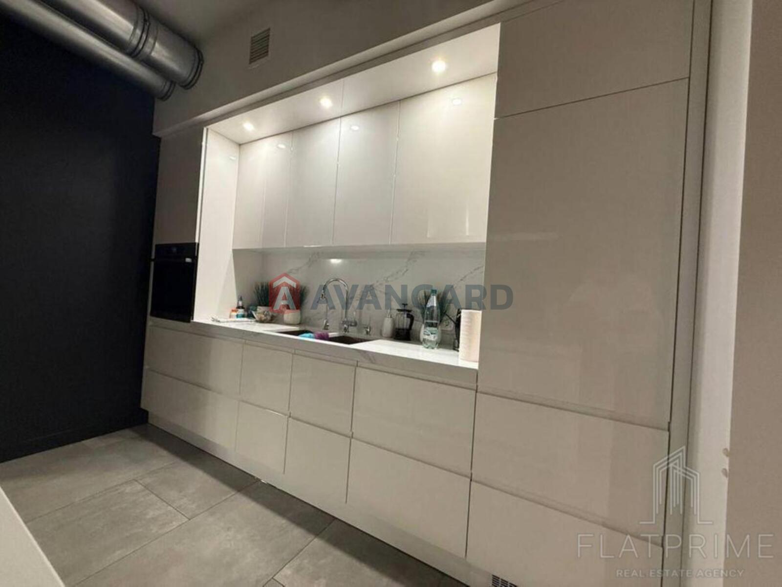 4 ��. ��������, 200/150/27 ��. �., 22/23 ������ ���� 4