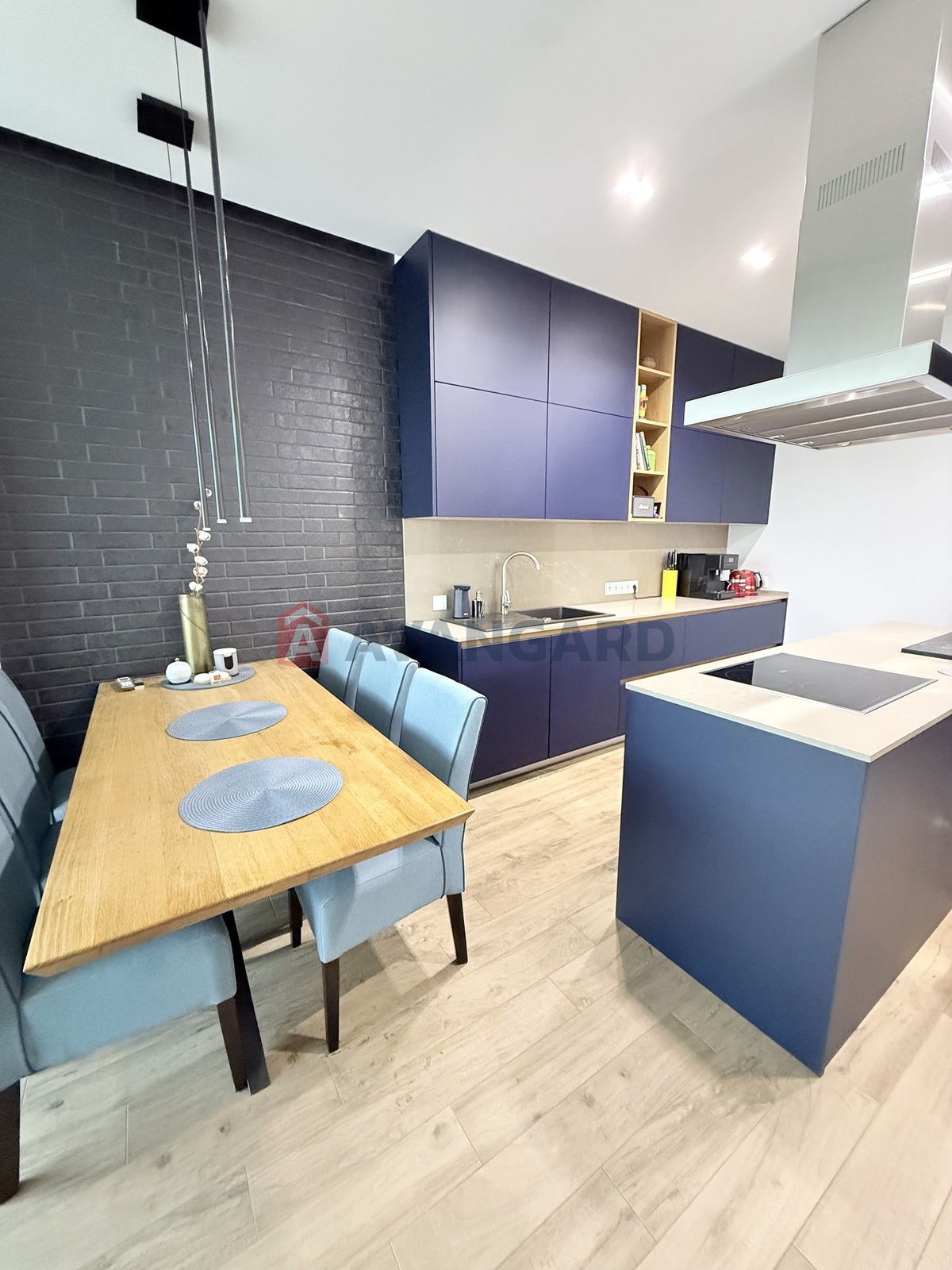 2 ����. ��������, 94,8/-/28,6 ��. �., 9/25 ���� ���� 18