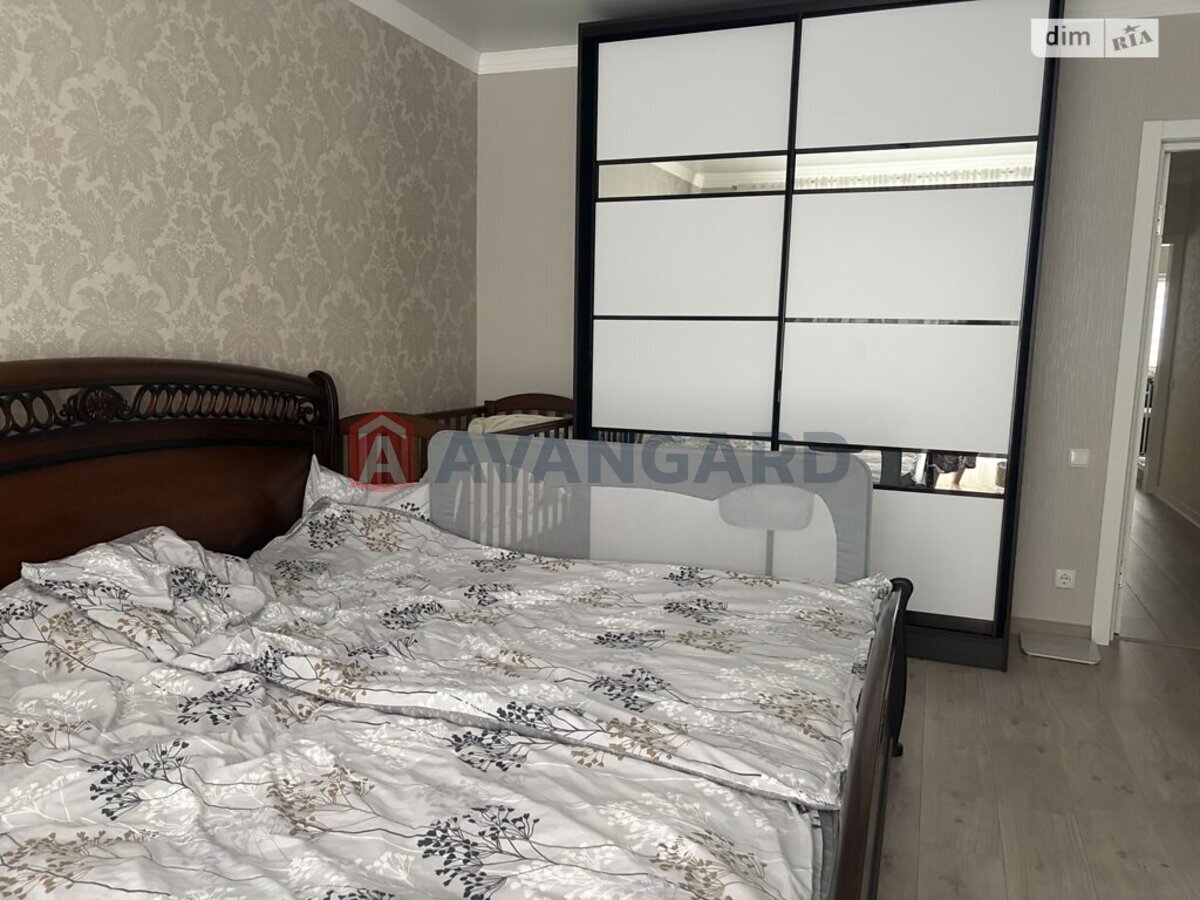 3 ��. ��������, 119/92/27 ��. �., 2/5 ������ ���� 24