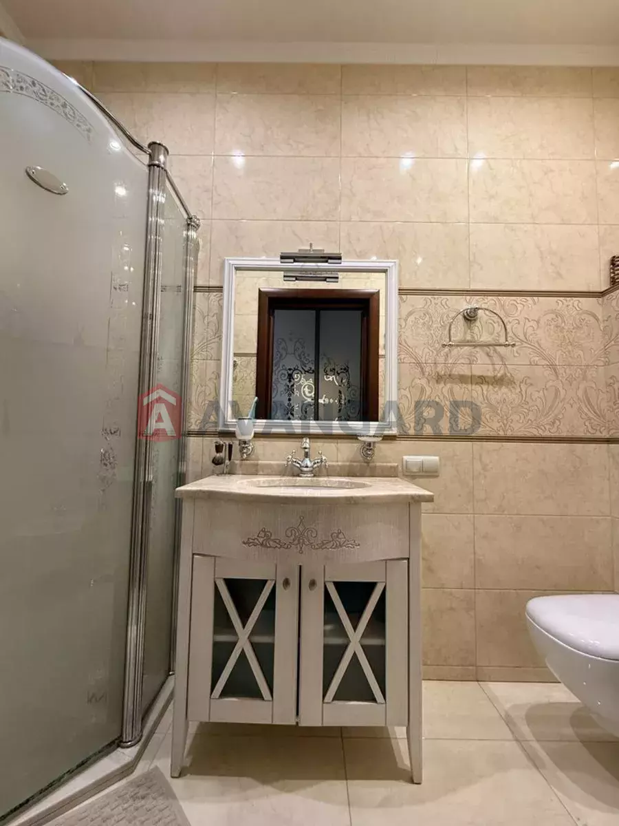 3 ��. ��������, 168/-/22 ��. �., 2/5 ������ ���� 5