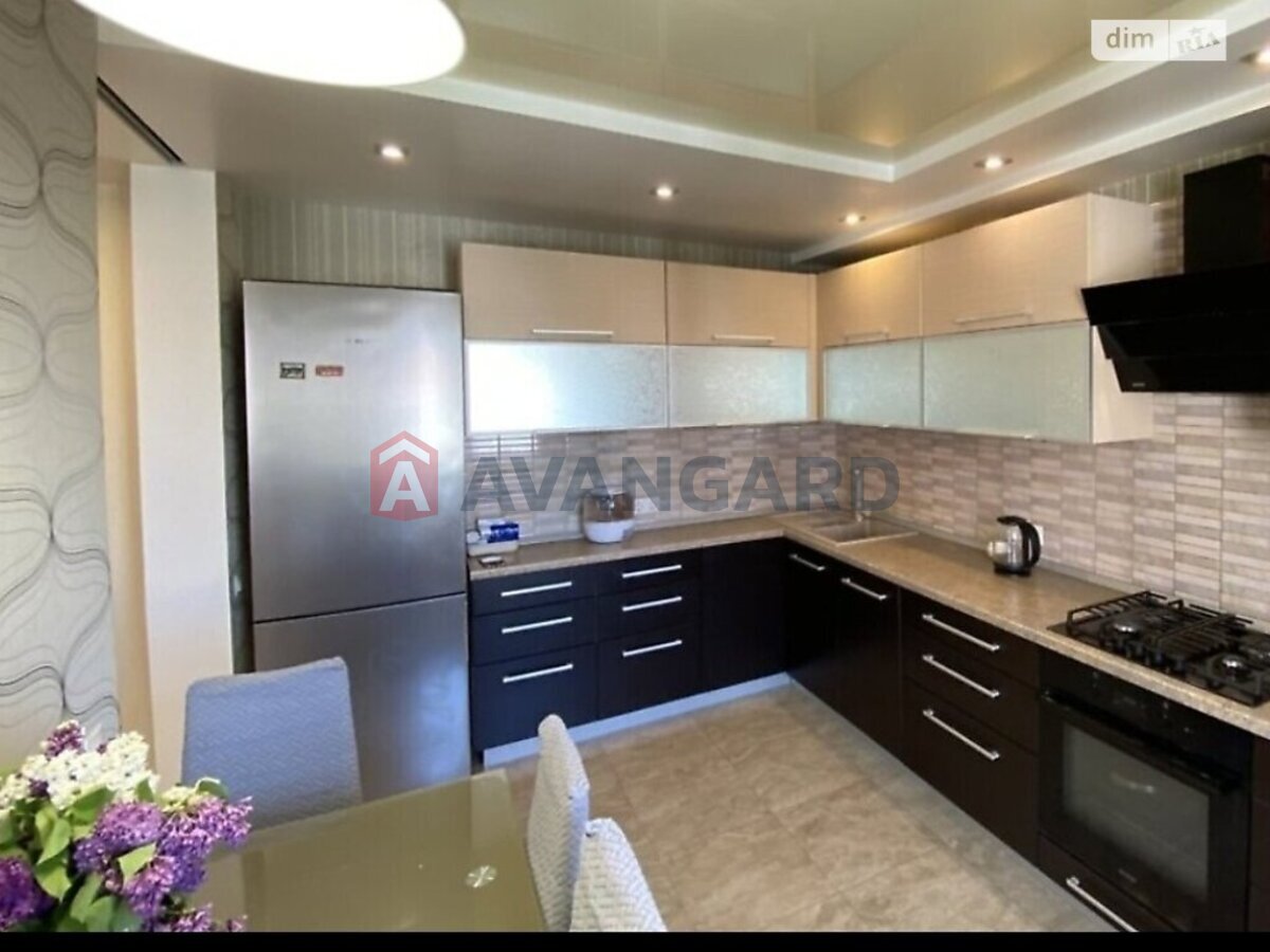 3 ��. ��������, 95/52/10 ��. �., 4/5 ������ ���� 18