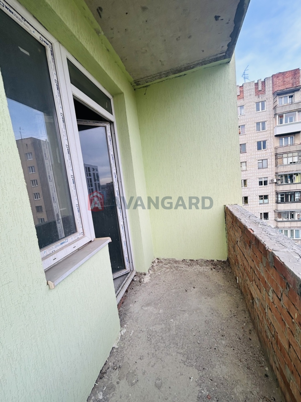 4 ��. ��������, 130/65/15 ��. �., 9/9 ������ ���� 4