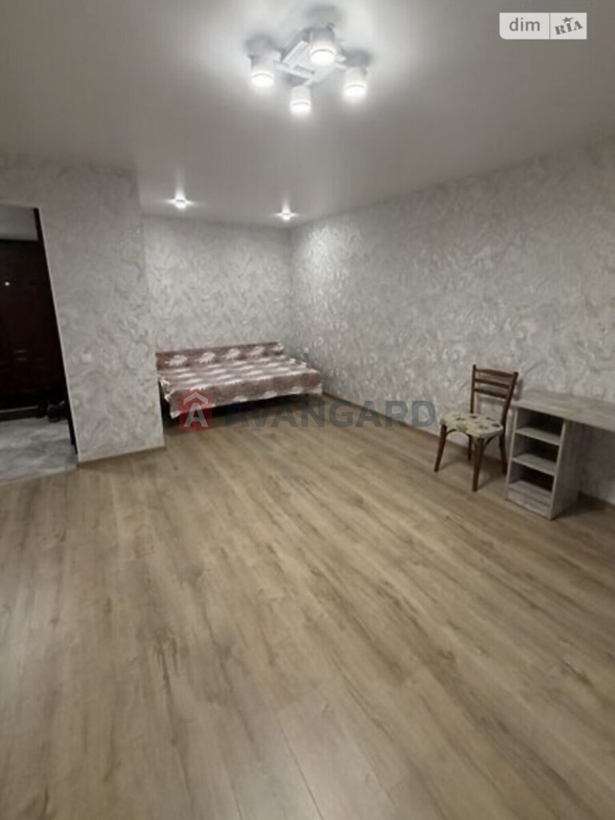 1 ��. ��������, 36/20/7 ��. �., 4/10 ������ ���� 6