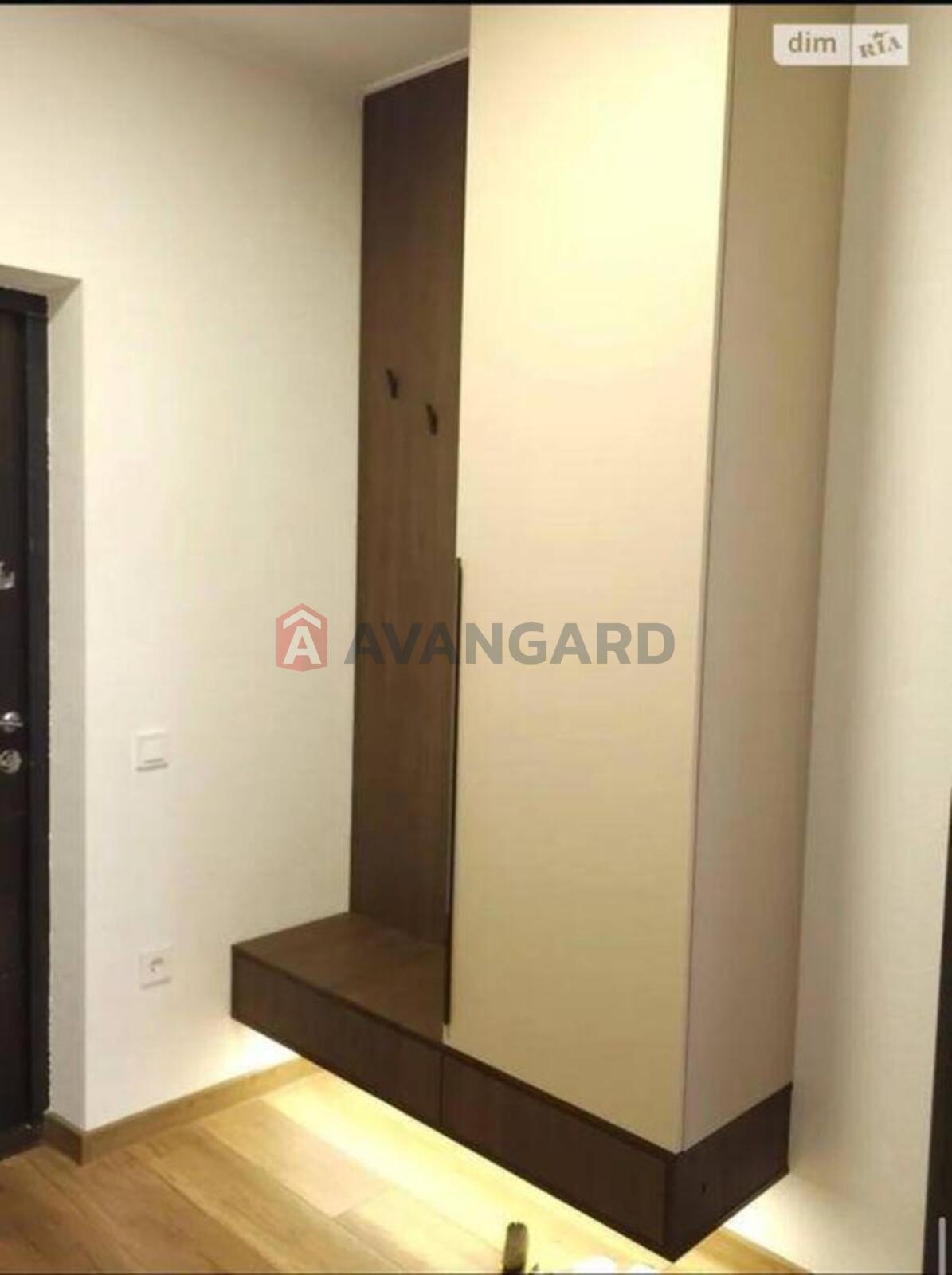 1 ��. ��������, 40/-/10 ��. �., 8/10 ������ ���� 5