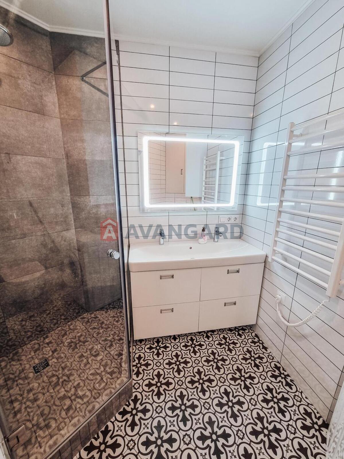 4 ����. ��������, 97/60/- ��. �., 17/20 ���� ���� 9