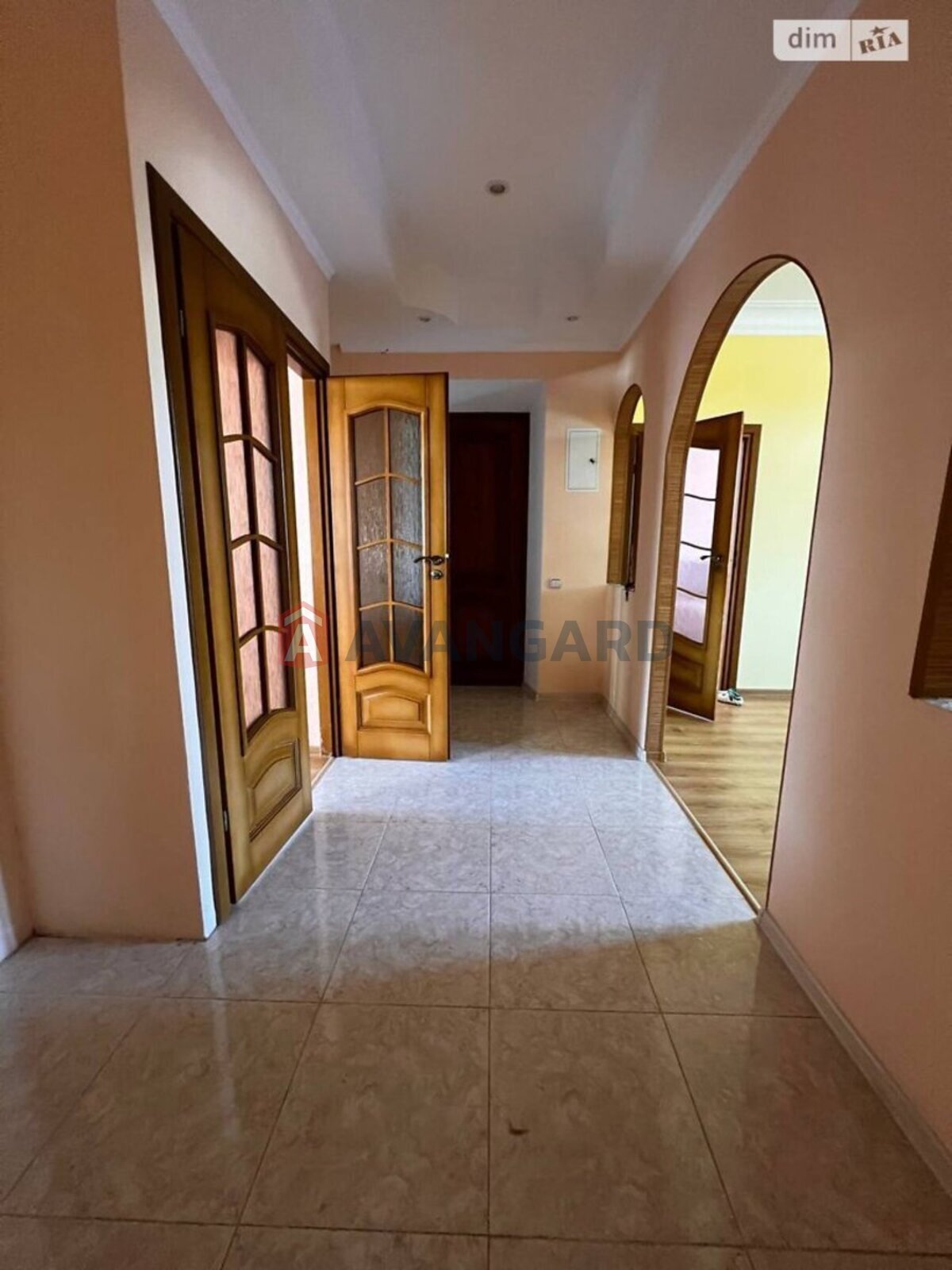 3 ��. ��������, 100/-/- ��. �., 3/4 ������ ���� 1