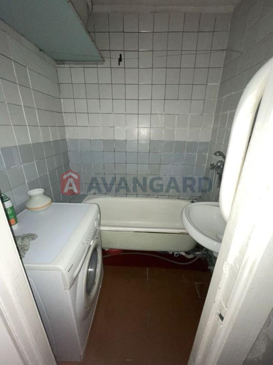 3 . , 68/-/7 . ., 8/9   8