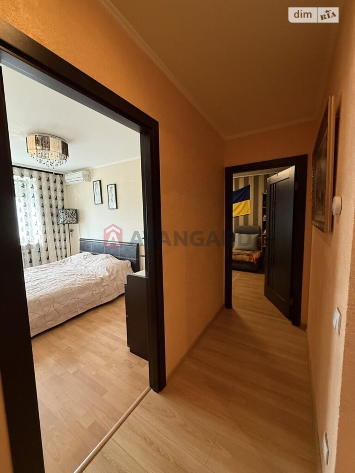 3 ��. ��������, 84/32/29 ��. �., 5/5 ������ ���� 9