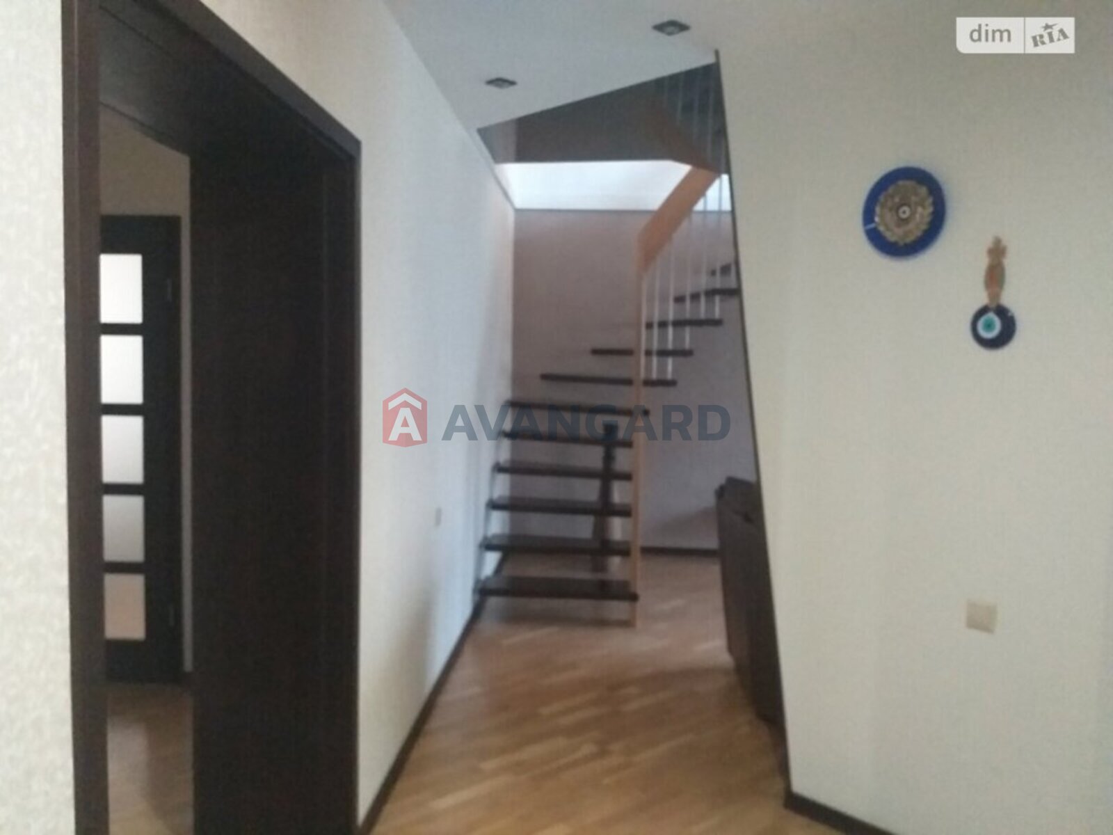 4 ��. ��������, 156/107/15 ��. �., 3/4 ������ ���� 6