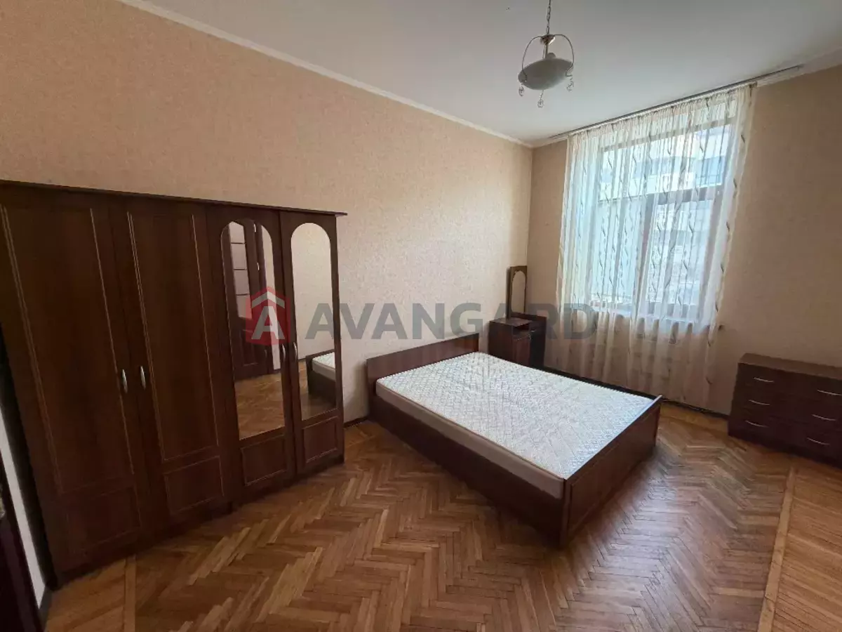 3 ��. ��������, 77/-/- ��. �., 2/4 ������ ���� 5