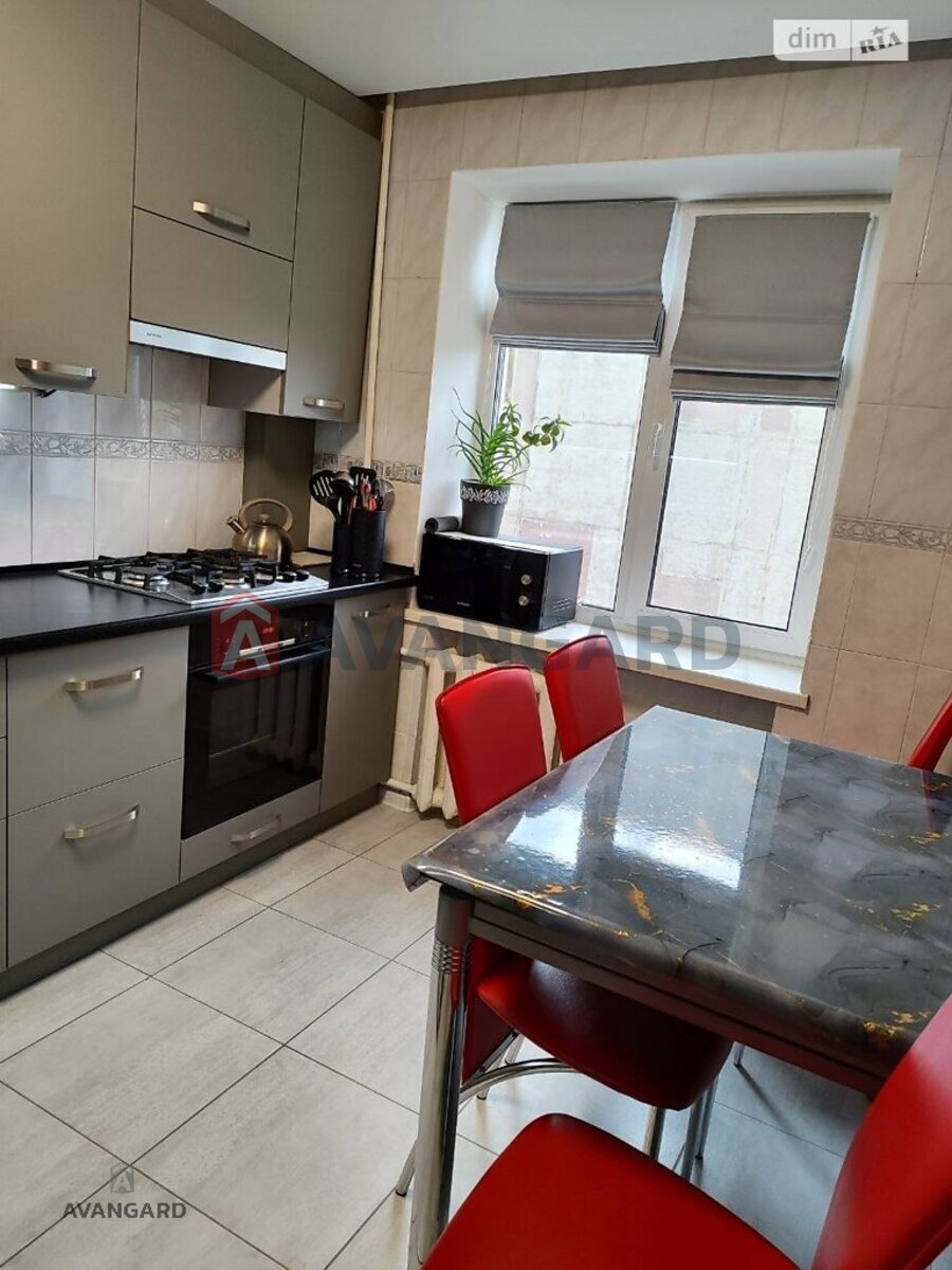 1 ��. ��������, 36/20/6 ��. �., 8/9 ������ ���� 3