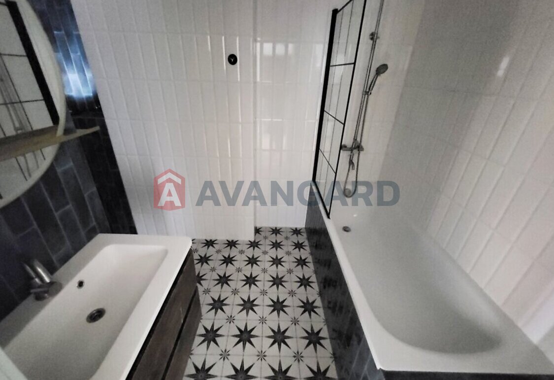 3 ��. ��������, 82/43/12 ��. �., 7/7 ������ ���� 15