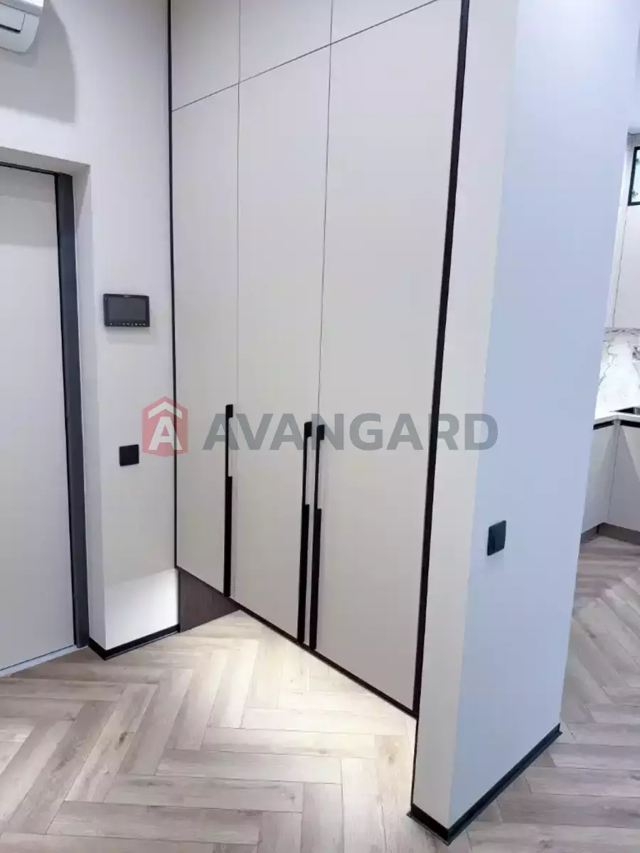 2 ����. ��������, 43/-/- ��. �., 8/10 ���� ���� 17