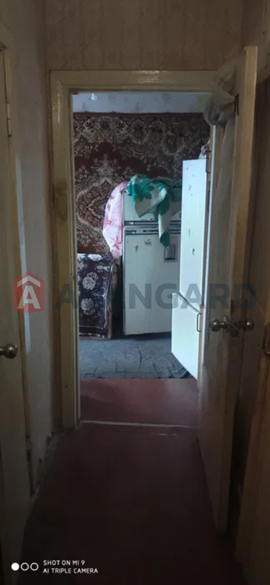 4 . , 81/-/7 . ., 8/9   8