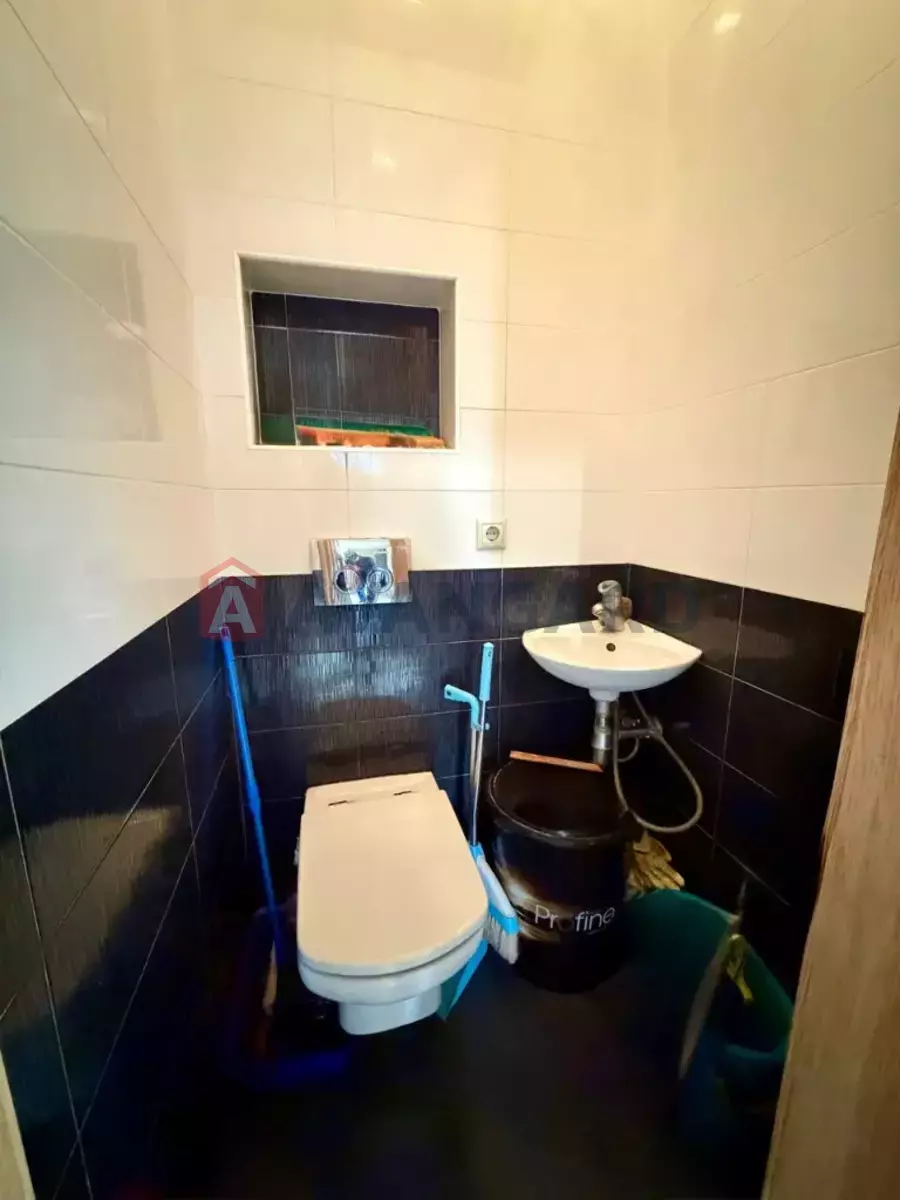 3 ��. ��������, 68/42/8 ��. �., 2/4 ������ ���� 5