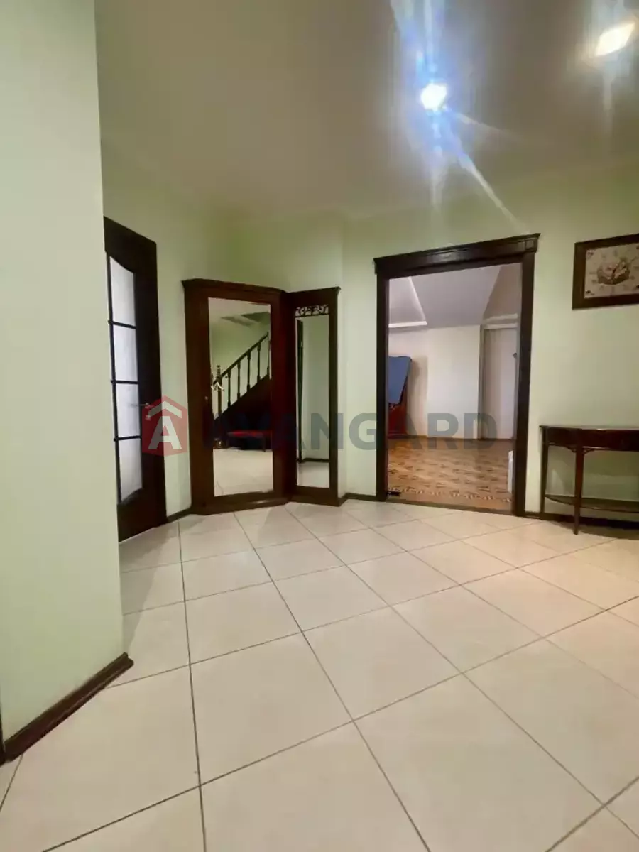 4 ��. ��������, 242/-/- ��. �., 10/11 ������ ���� 21