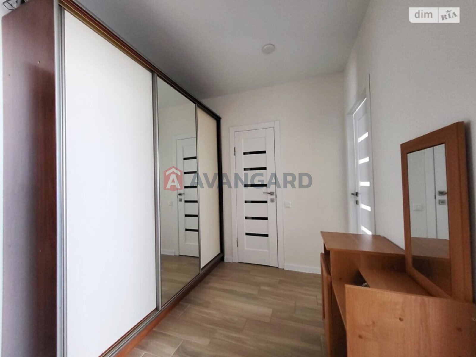 2 ��. ��������, 56/-/14 ��. �., 9/12 ������ ���� 15