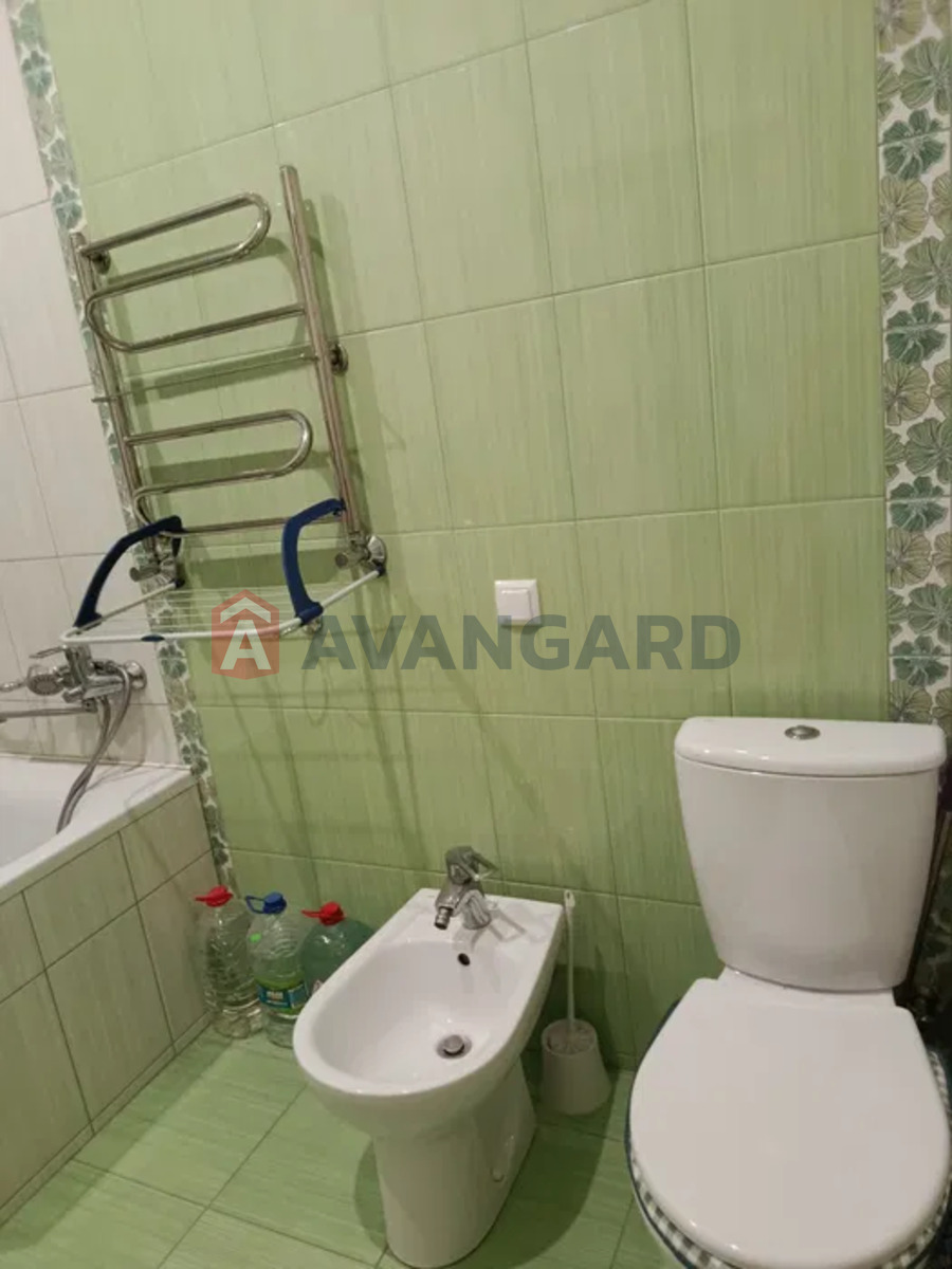 2 ��. ��������, 60/-/14 ��. �., 1/3 ������ ���� 9