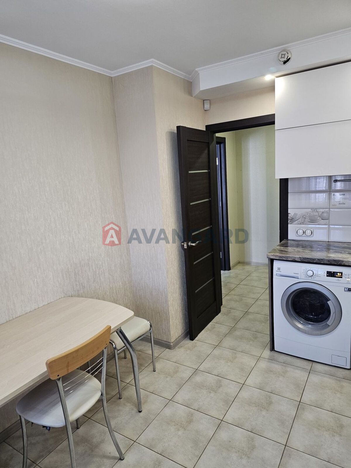 4 ��. ��������, 84,3/50,4/10,3 ��. �., 8/10 ������ ���� 4