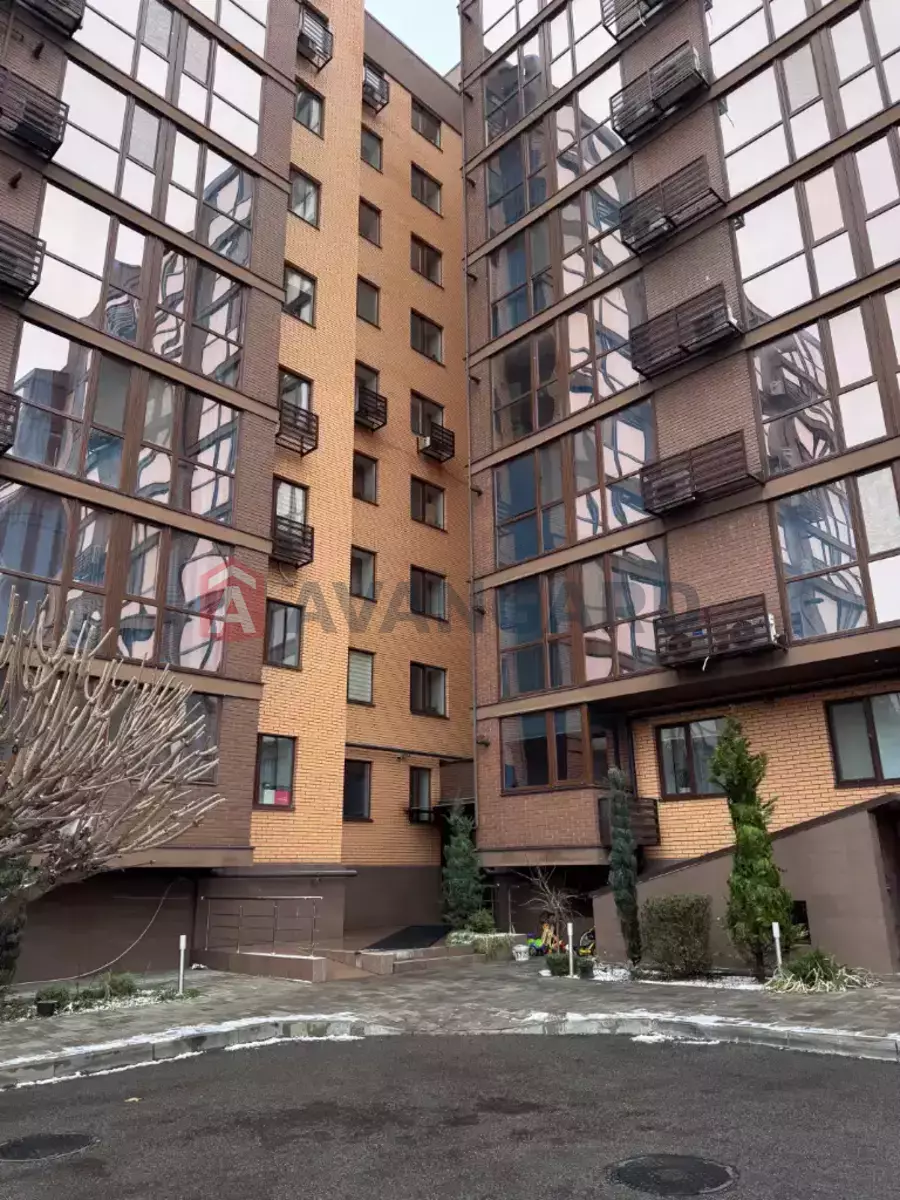 4 ��. ��������, 130/-/50 ��. �., 8/10 ������ ���� 20