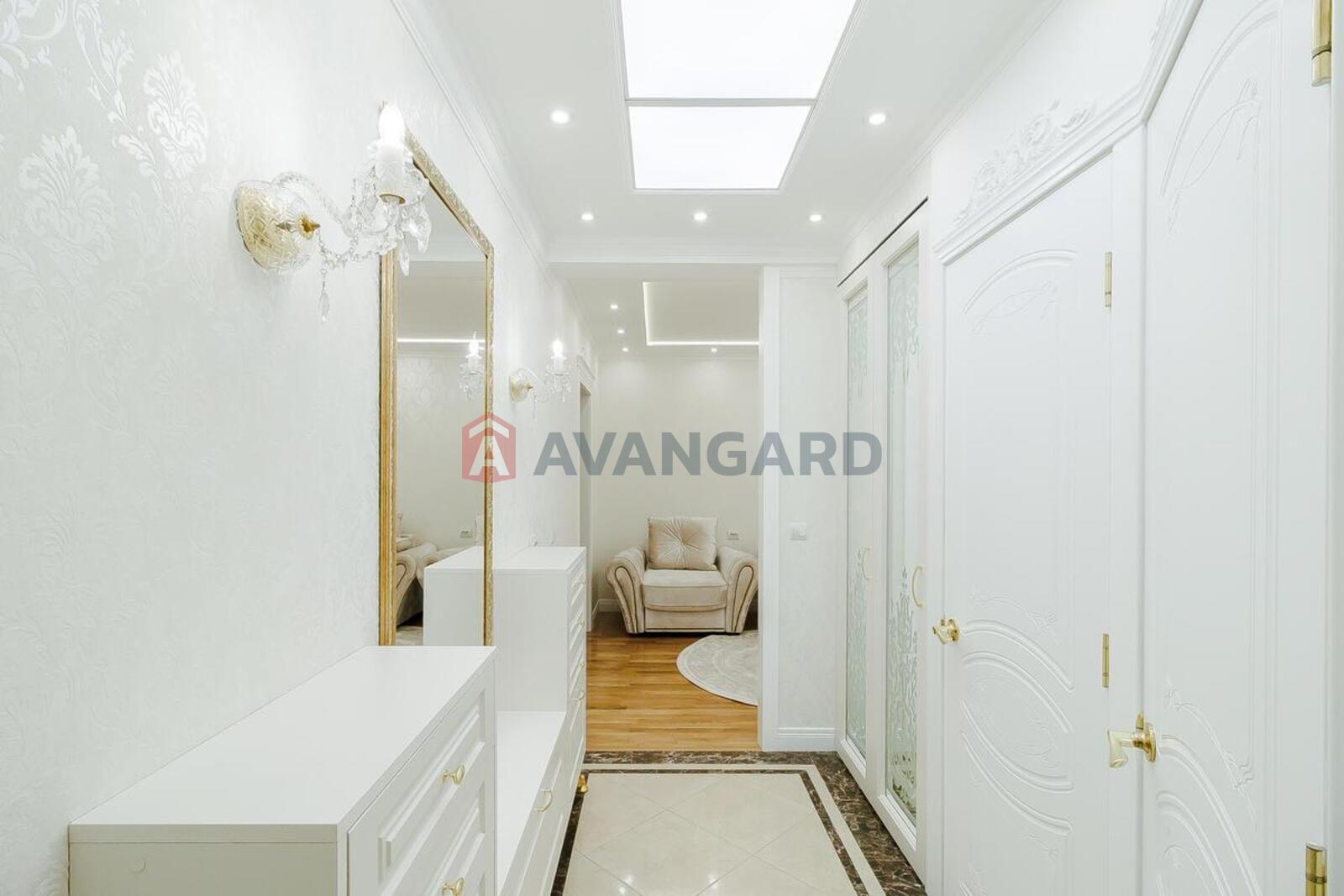 2 ��. ��������, 46/29/8 ��. �., 2/5 ������ ���� 17