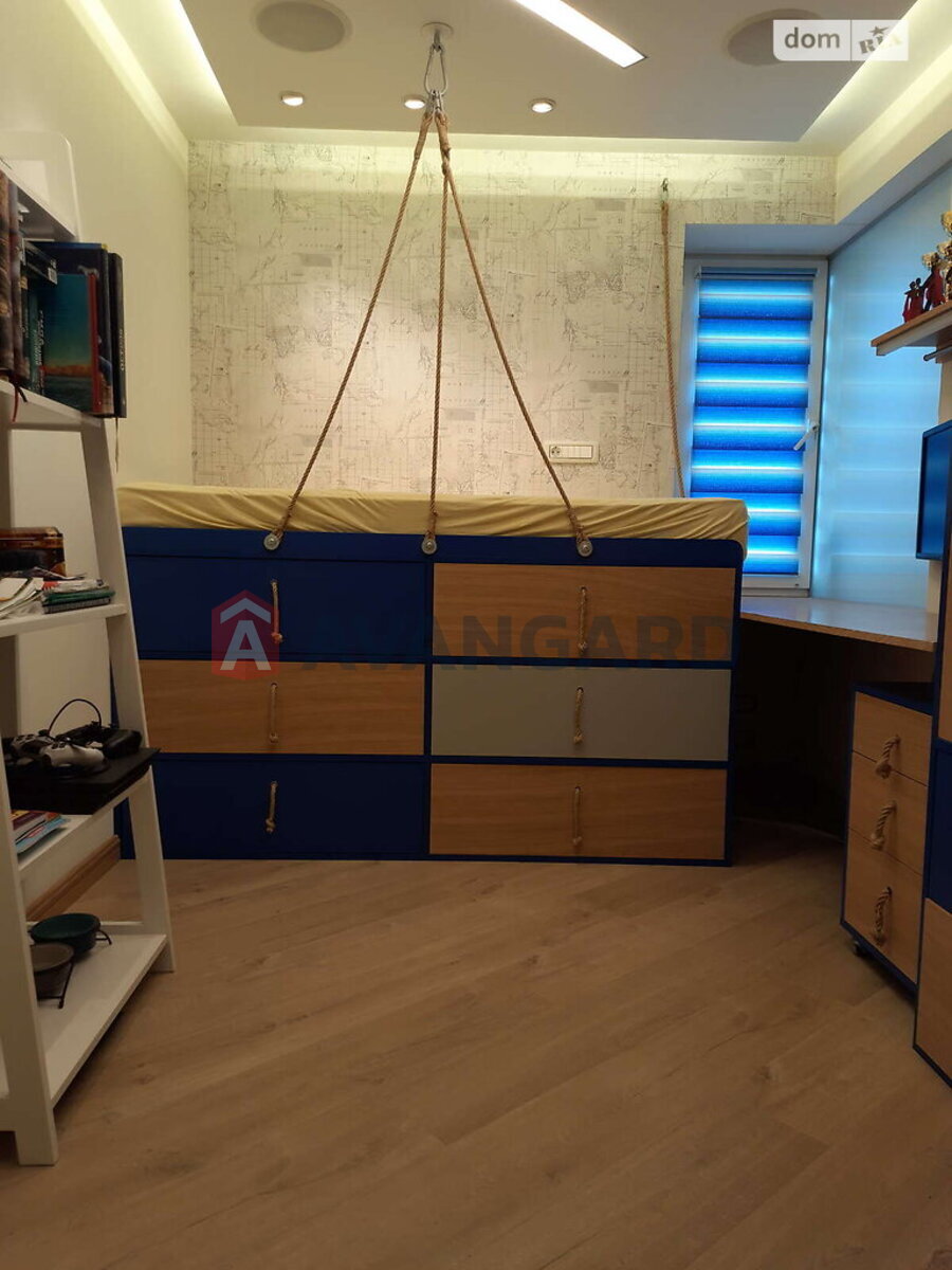 3 ��. ��������, 49/-/- ��. �., 3/4 ������ ���� 7