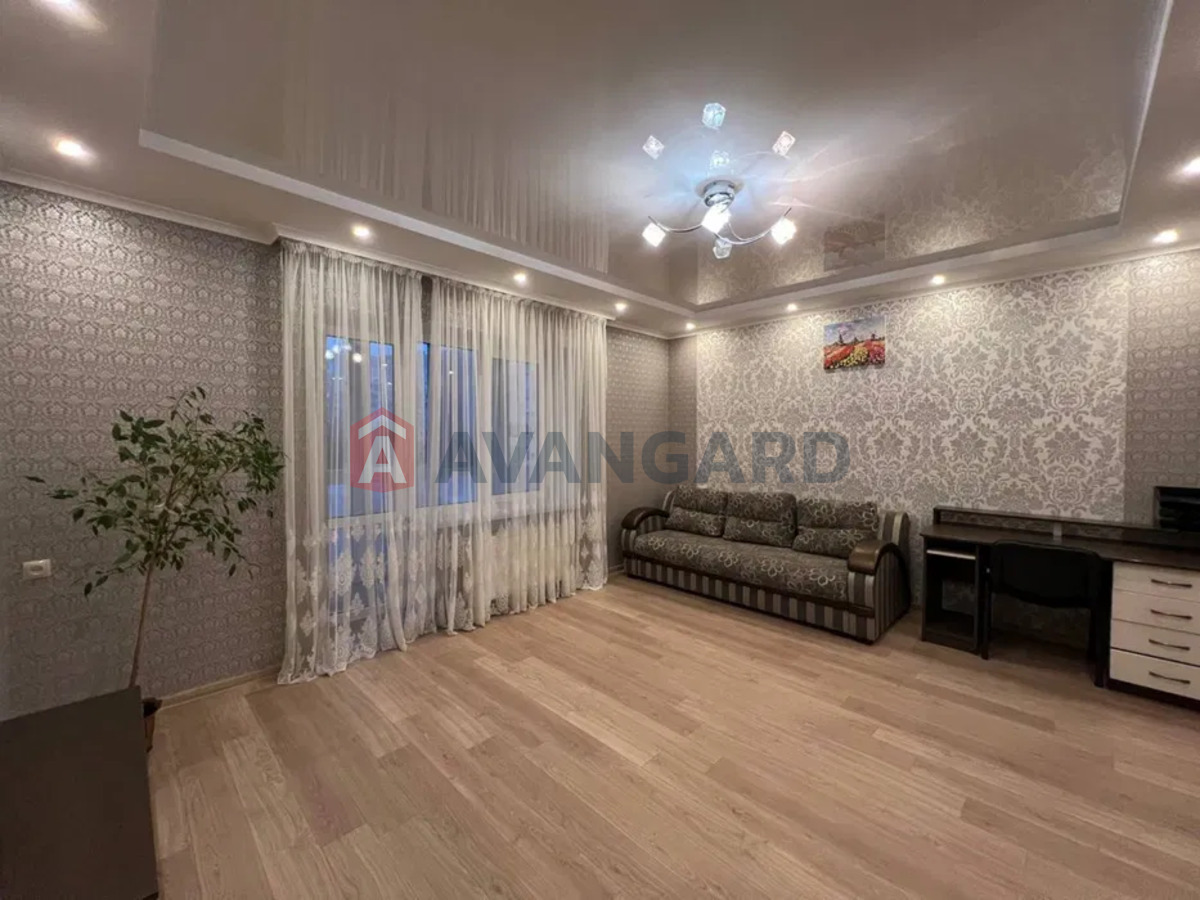 3 кім. квартира, 100/-/15 кв. м., 6/10 поверх фото 1 3 кім. квартира, 100/-/15 кв. м., 6/10 поверх фото 1