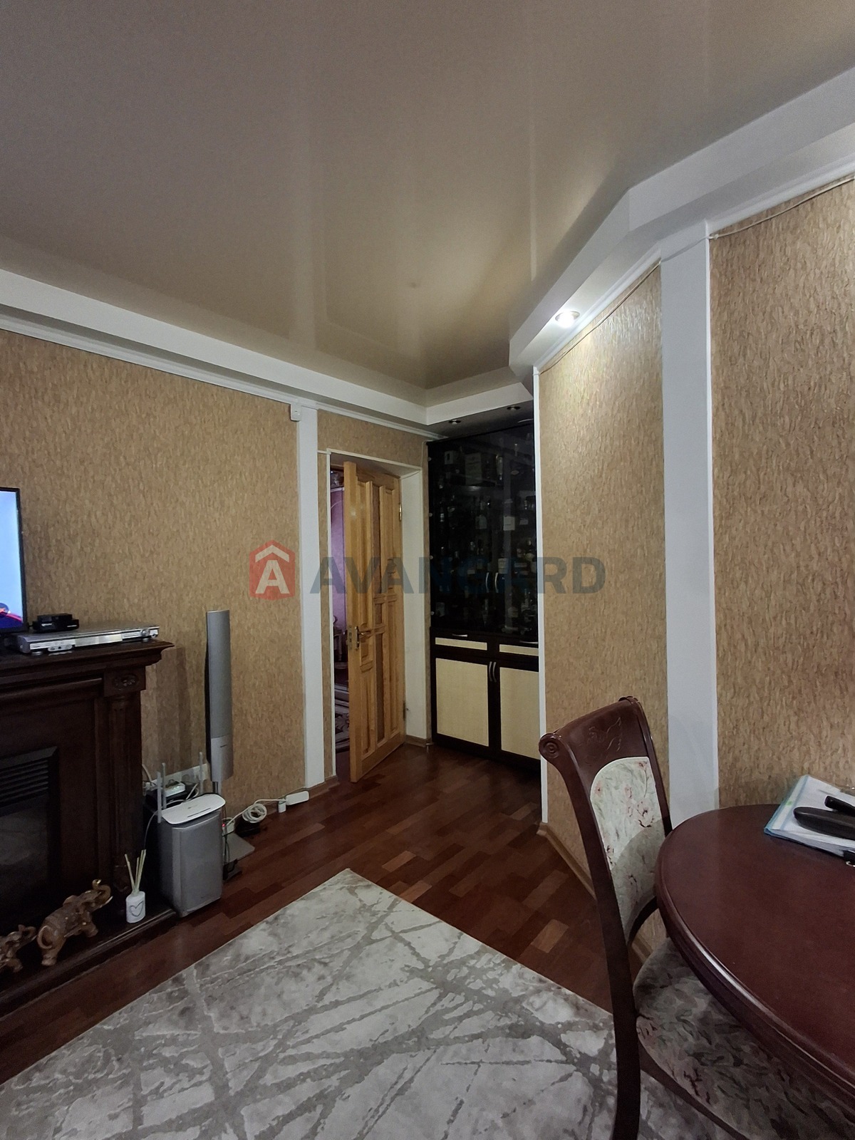 3 ����. ��������, 58/42/6 ��. �., 2/5 ���� ���� 15