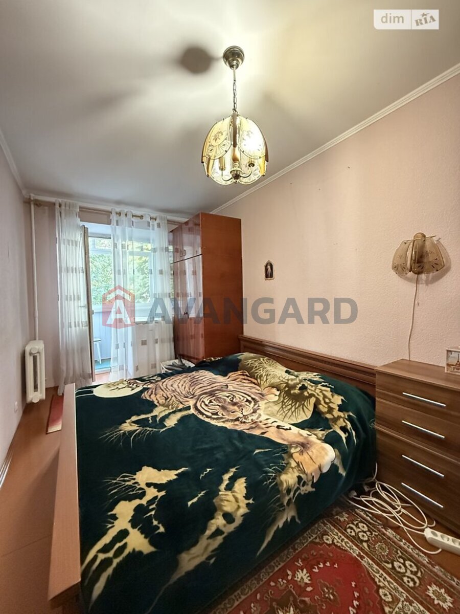 3 ��. ��������, 60/-/- ��. �., 3/5 ������ ���� 3