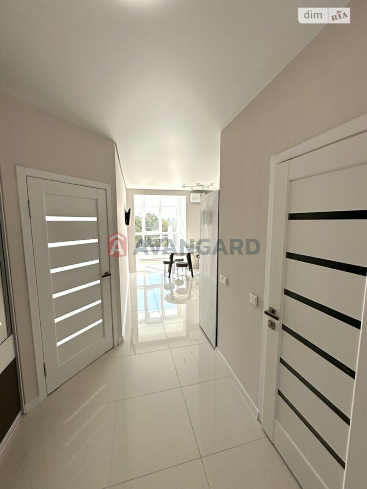 1 ��. ��������, 48/-/- ��. �., 7/10 ������ ���� 2