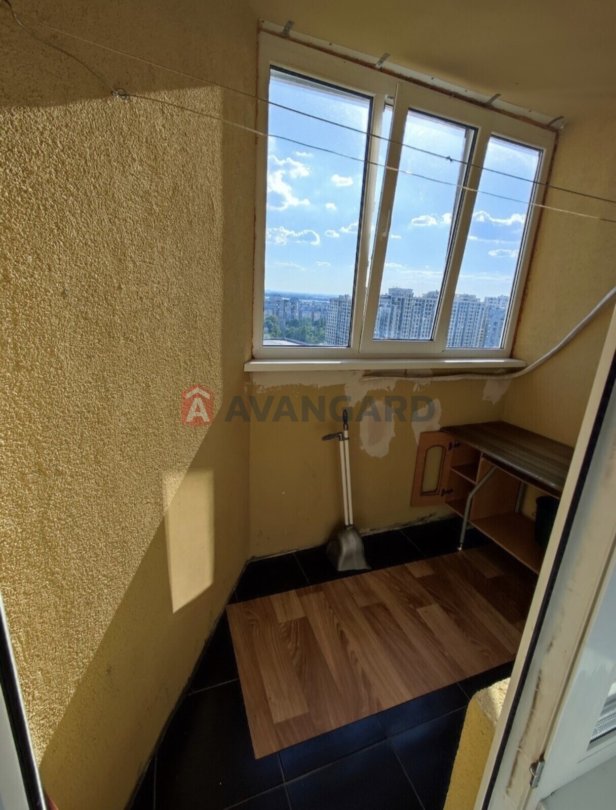 1 ��. ��������, 33/15/7 ��. �., 18/24 ������ ���� 8