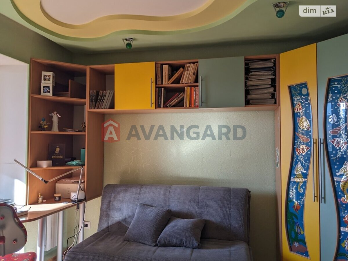 2 ��. ��������, 100/-/- ��. �., 4/5 ������ ���� 16