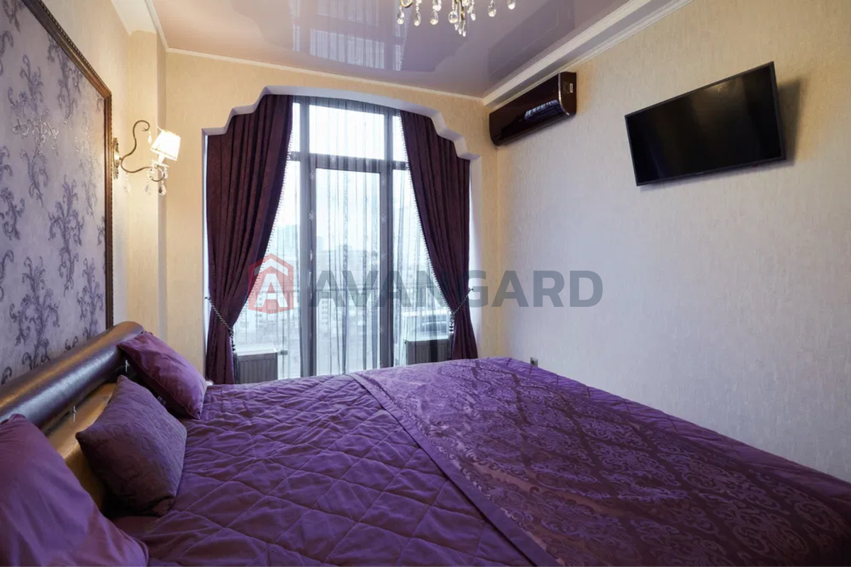 3 ��. ��������, 80/-/25 ��. �., 8/10 ������ ���� 9