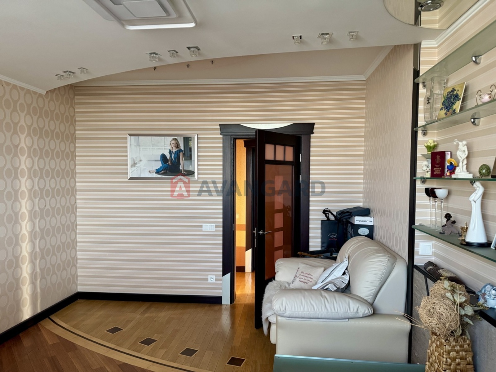 3 ����. ��������, 121/65/20 ��. �., 18/24 ���� ���� 12