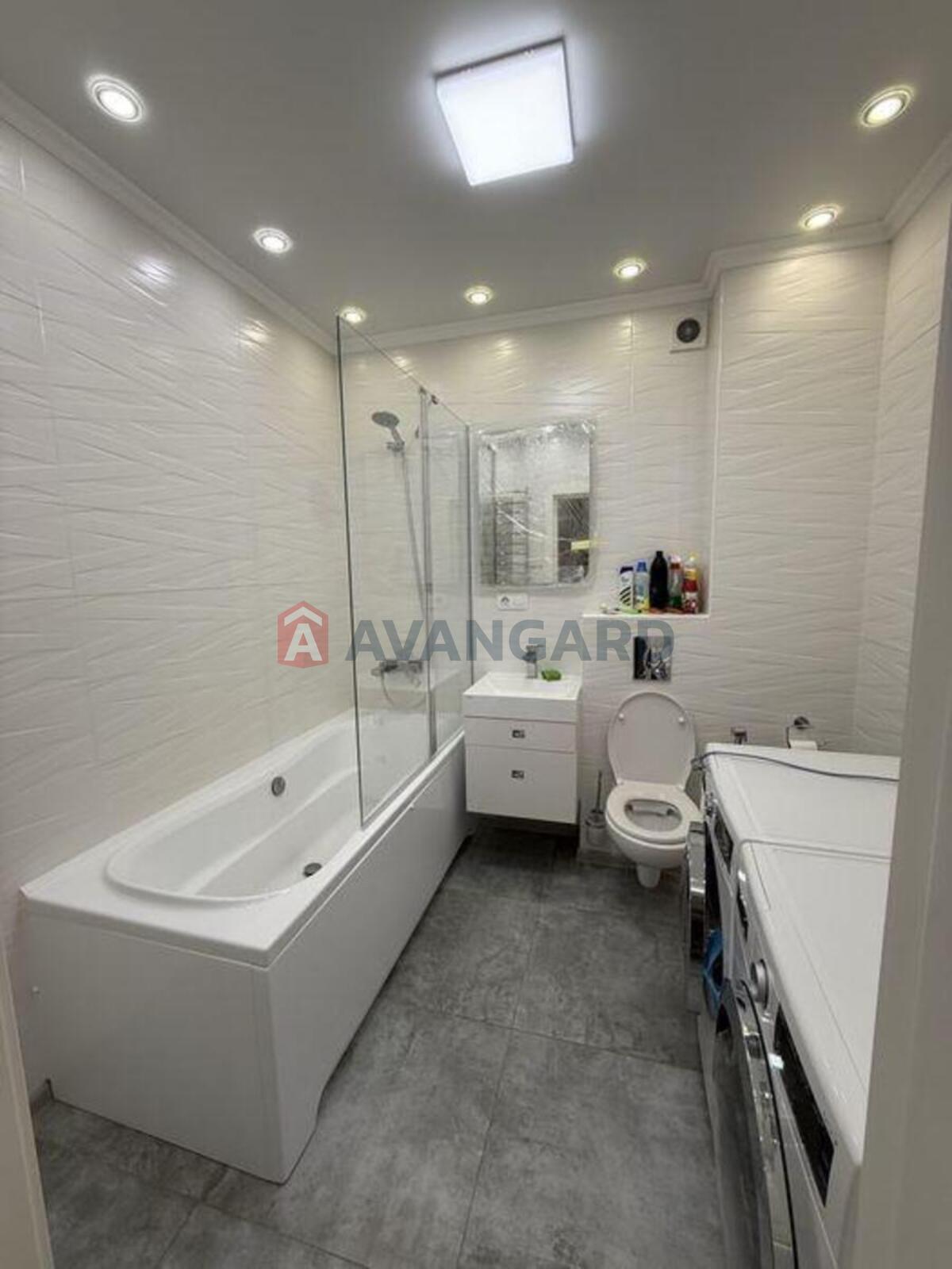 2 ��. ��������, 68/-/18 ��. �., 4/8 ������ ���� 11