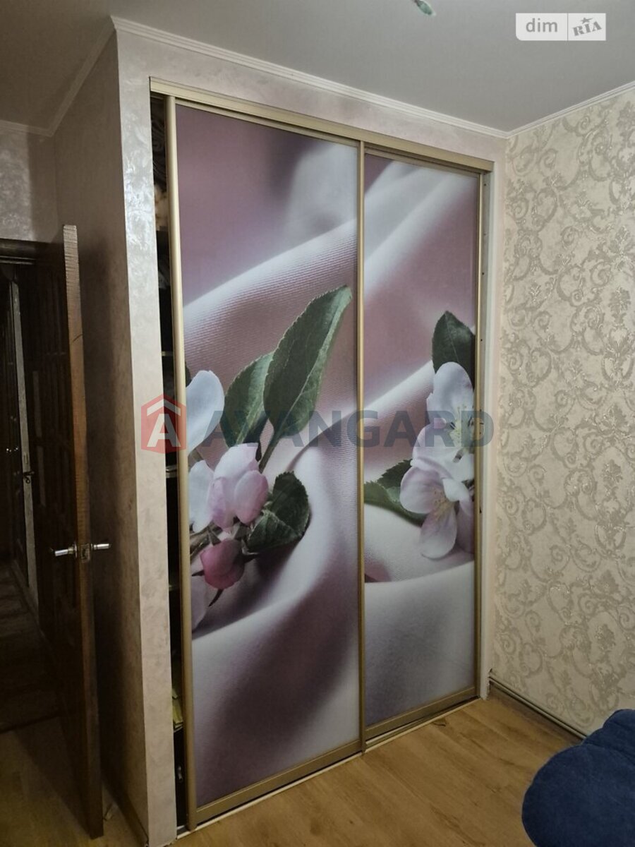 3 ��. ��������, 64/50/9 ��. �., 8/10 ������ ���� 17