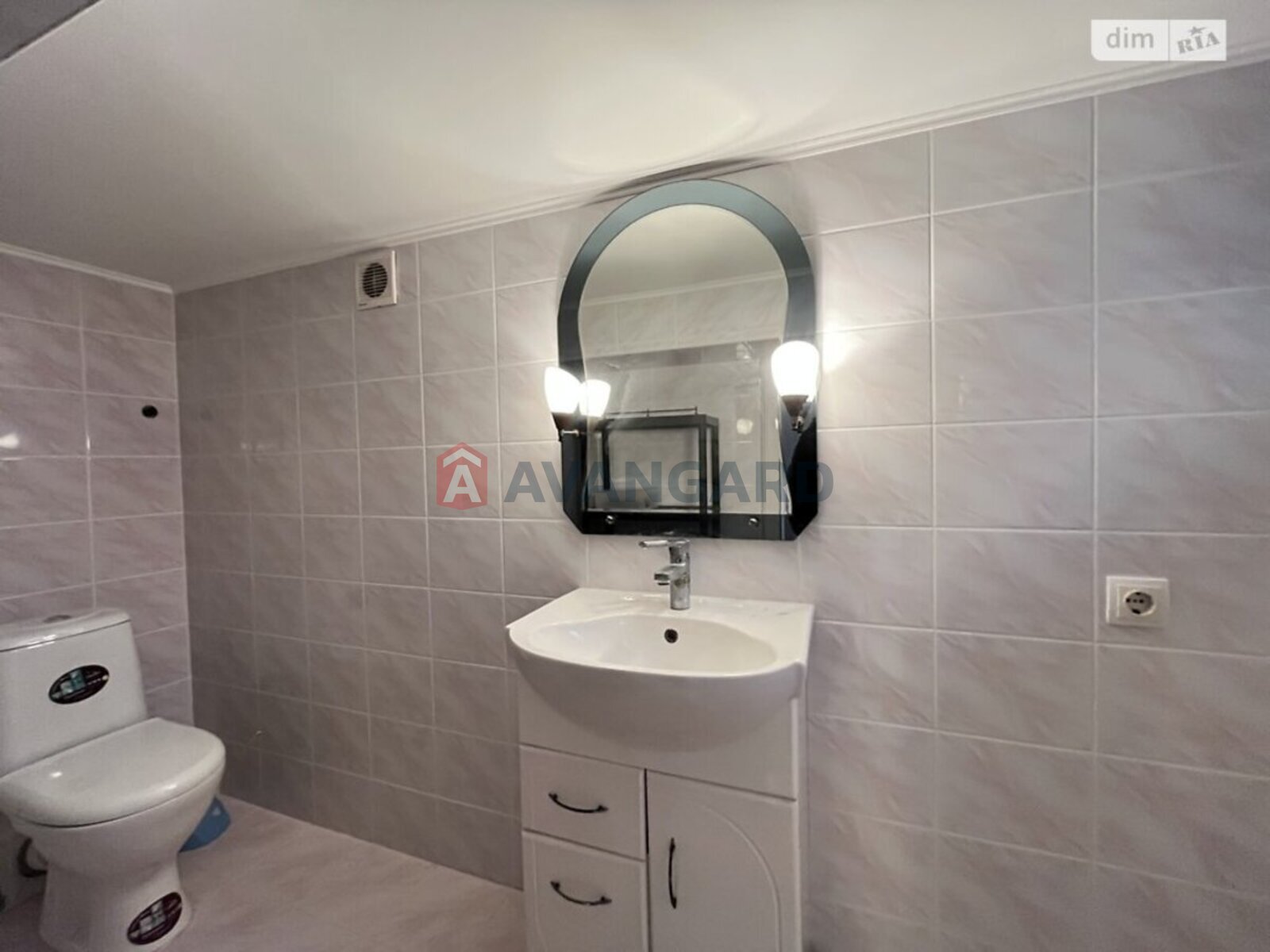 1 ��. ��������, 178/55/10 ��. �., 9/10 ������ ���� 14