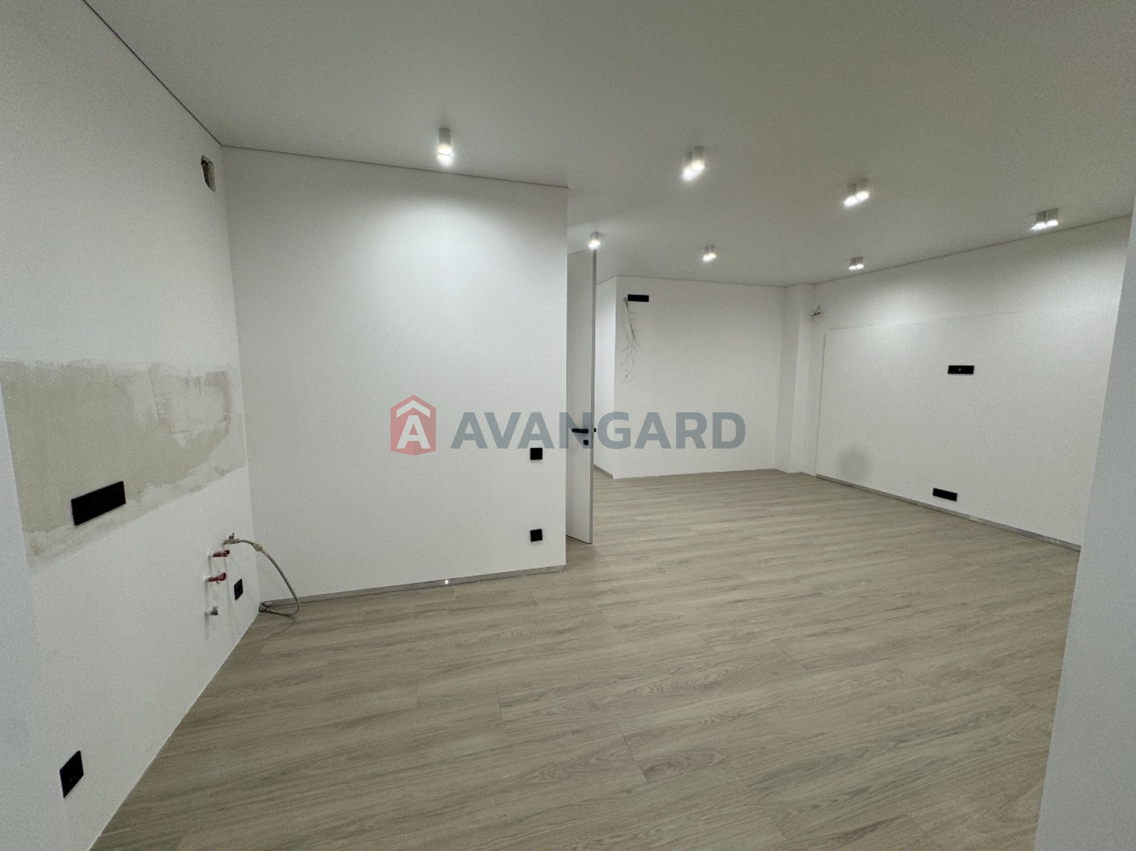 3 ��. ��������, 76/40/32 ��. �., 6/10 ������ ���� 2