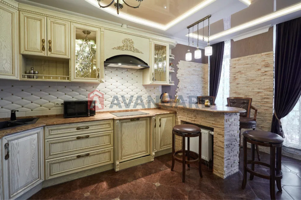 3 ��. ��������, 80/-/25 ��. �., 8/10 ������ ���� 3