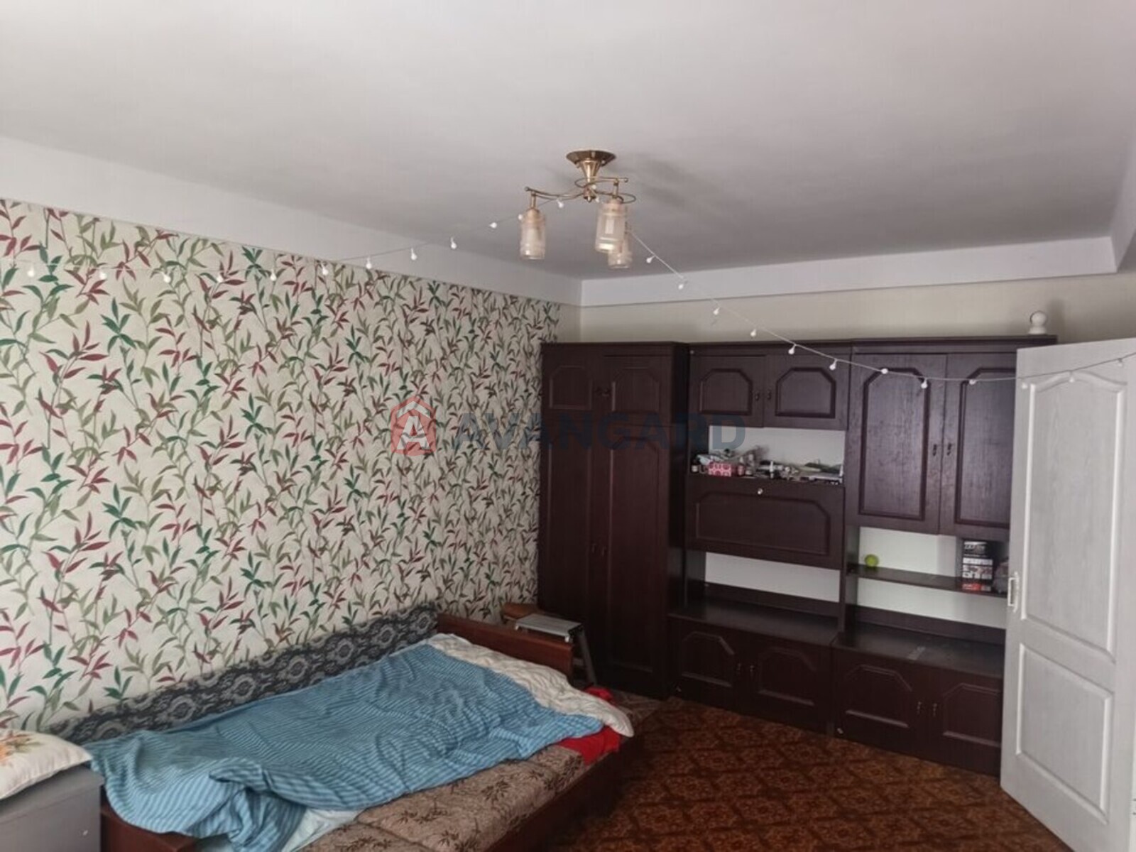 1 ��. ��������, 28/-/6 ��. �., 3/5 ������ ���� 1