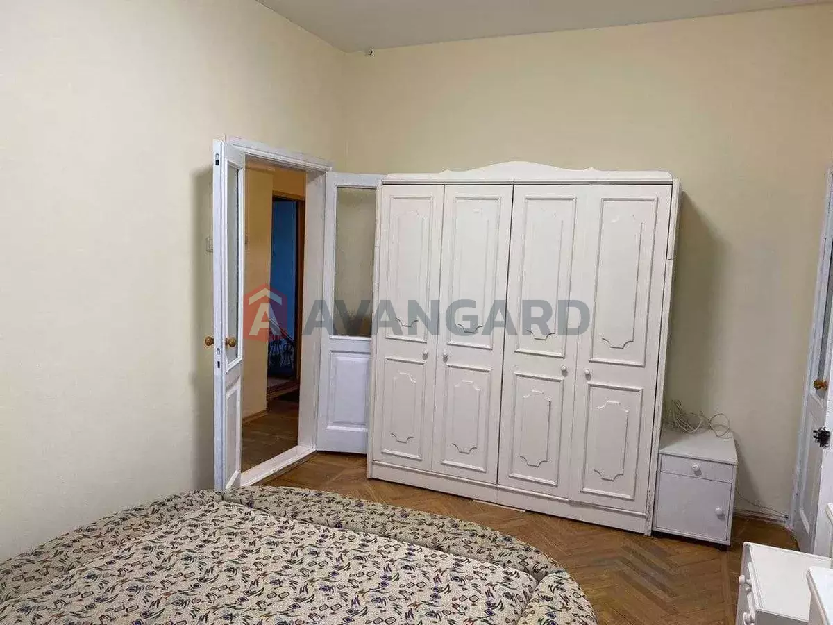 4 ����. ��������, 85/-/14 ��. �., 2/3 ���� ���� 9