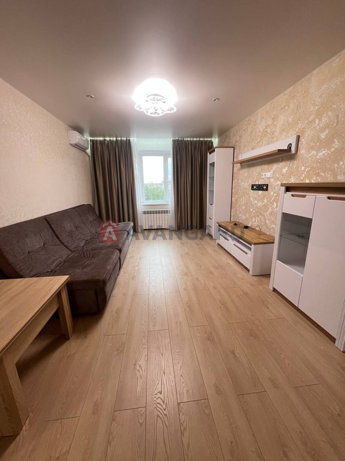 3 ��. ��������, 65/40/8 ��. �., 9/9 ������ ���� 14