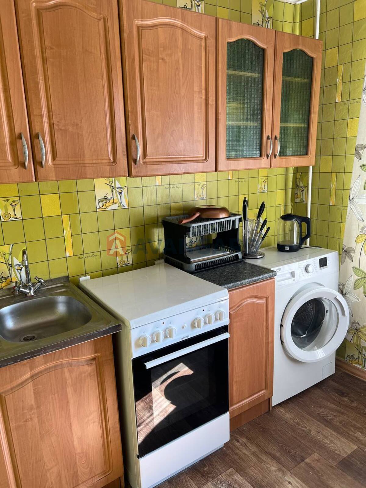 1 ��. ��������, 33/18/8 ��. �., 7/9 ������ ���� 14