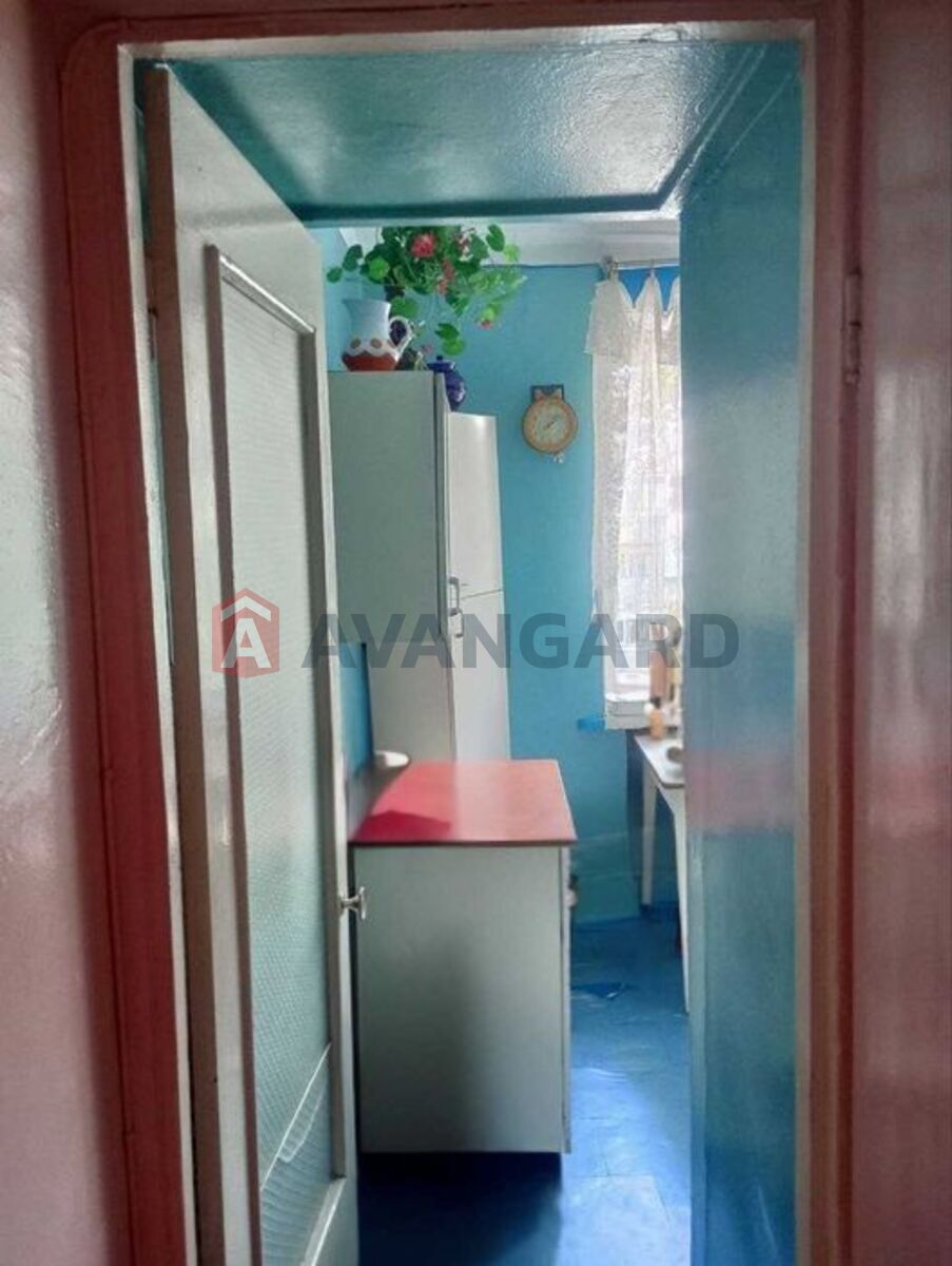 3 ��. ��������, 50/-/5 ��. �., 4/5 ������ ���� 8