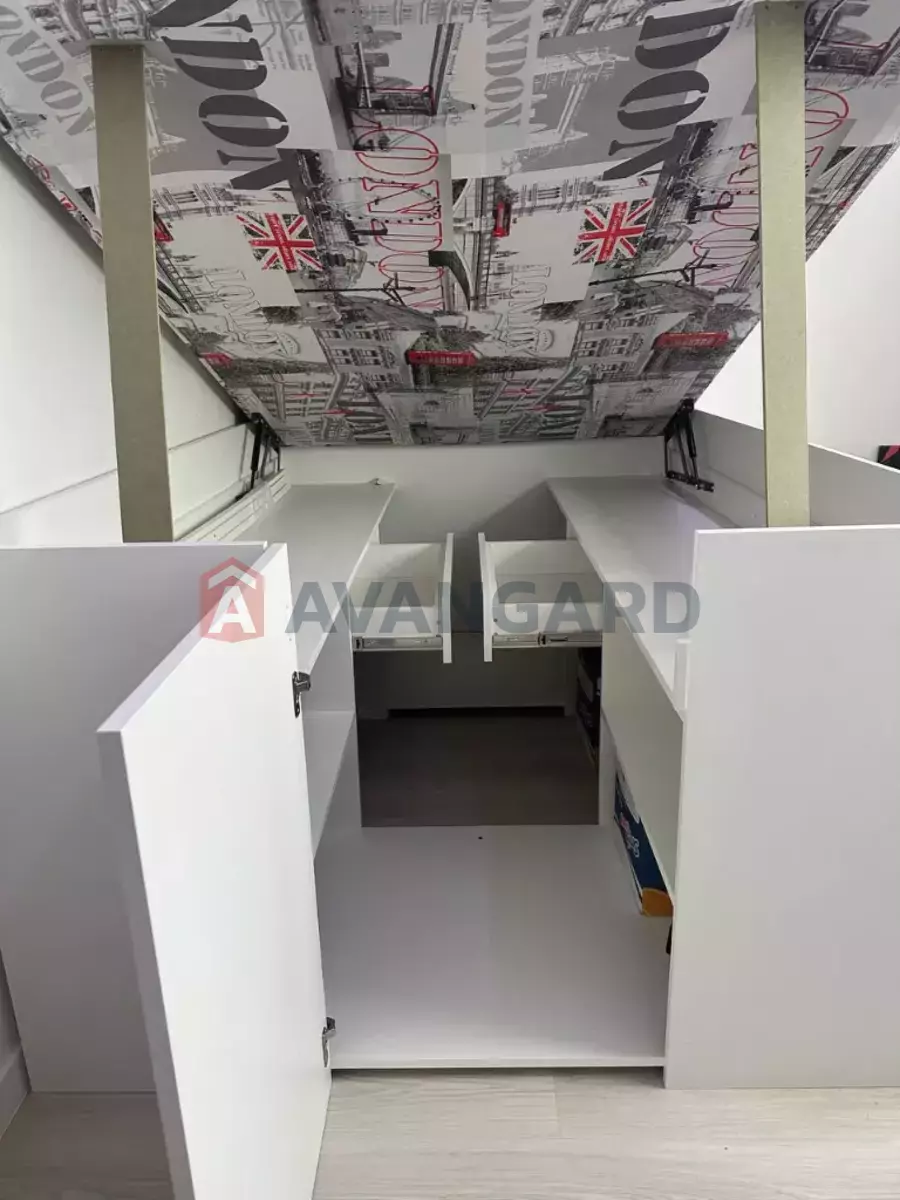 3 ��. ��������, 57/-/- ��. �., 10/12 ������ ���� 18