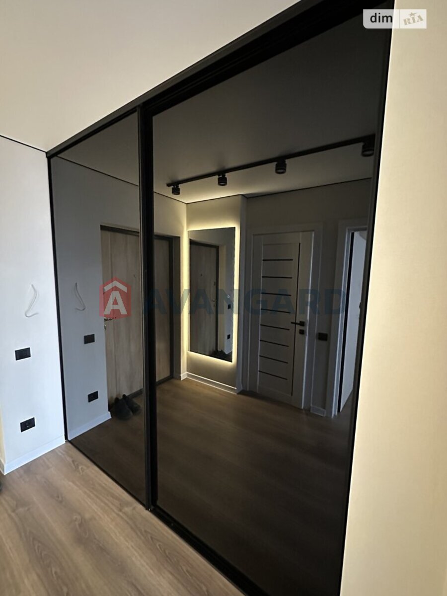 1 ��. ��������, 44/-/18 ��. �., 9/9 ������ ���� 5