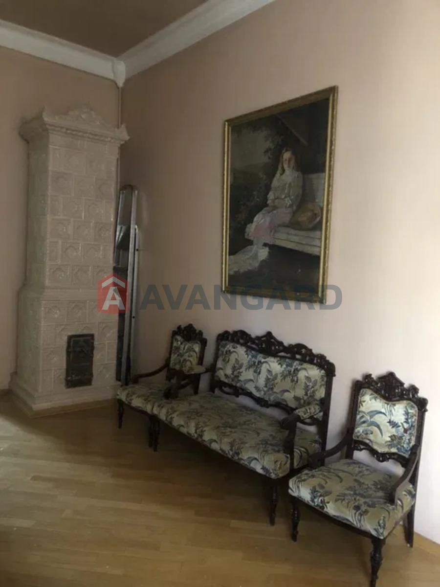 3 ��. ��������, 102/-/12 ��. �., 4/5 ������ ���� 20