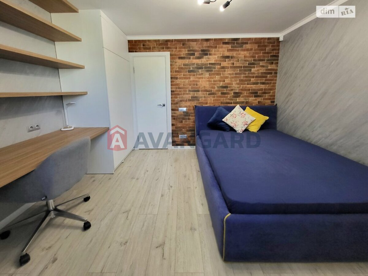 3 ��. ��������, 91/45/40 ��. �., 4/8 ������ ���� 24